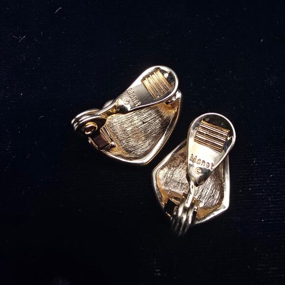 Monet Black Enamel Gold Tone Clip On Earrings VIntage Costume Jewelry - Picture 4 of 7